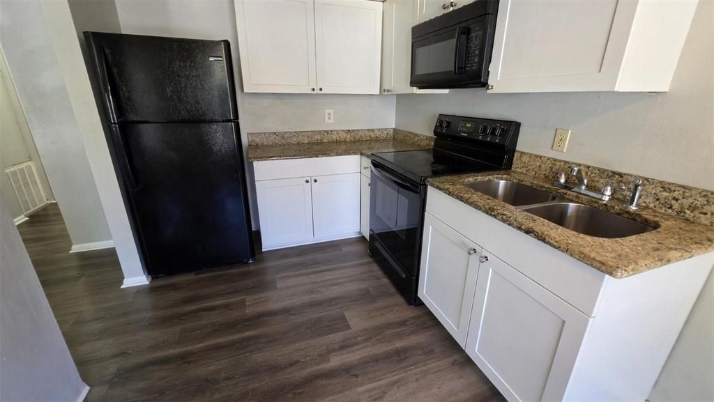 For Rent: $1,100 (1 beds, 1 baths, 715 Square Feet)