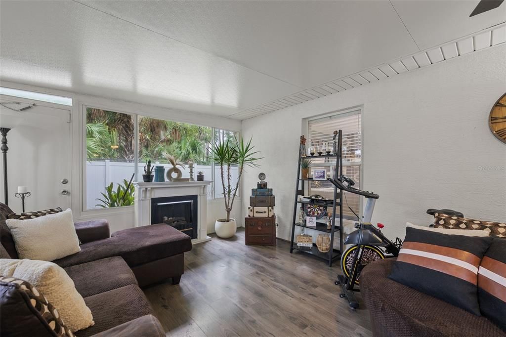 For Sale: $260,000 (3 beds, 2 baths, 1143 Square Feet)