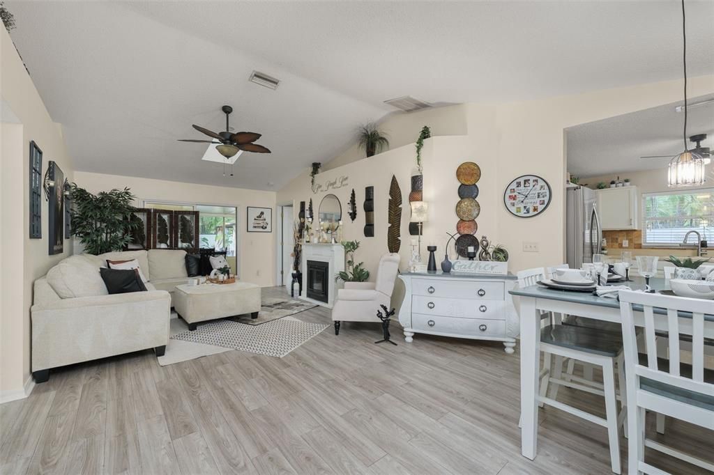 For Sale: $260,000 (3 beds, 2 baths, 1143 Square Feet)