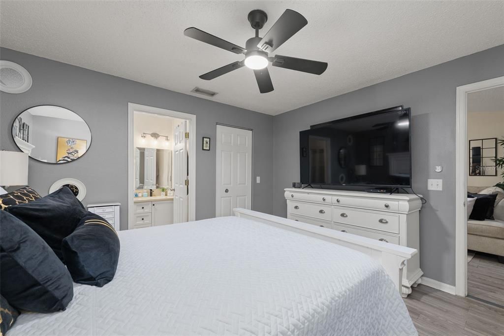 For Sale: $260,000 (3 beds, 2 baths, 1143 Square Feet)