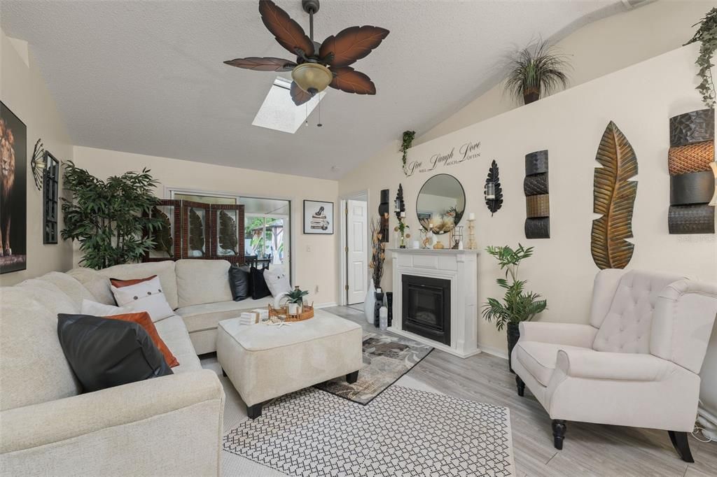 For Sale: $260,000 (3 beds, 2 baths, 1143 Square Feet)