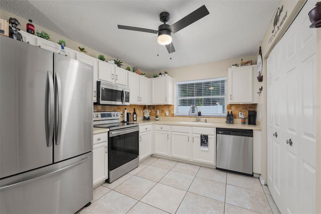 For Sale: $260,000 (3 beds, 2 baths, 1143 Square Feet)