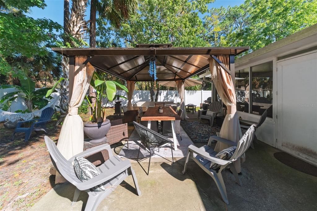For Sale: $260,000 (3 beds, 2 baths, 1143 Square Feet)