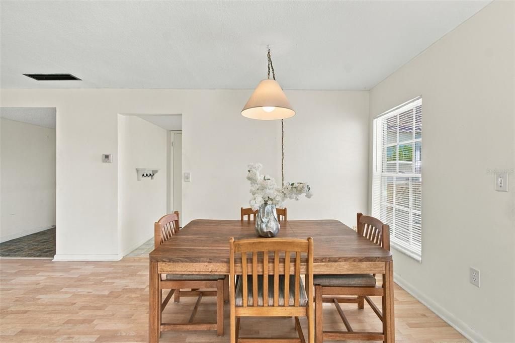 En Venta: $149,000 (2 camas, 2 baños, 1140 Pies cuadrados)