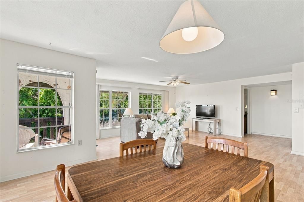 En Venta: $149,000 (2 camas, 2 baños, 1140 Pies cuadrados)