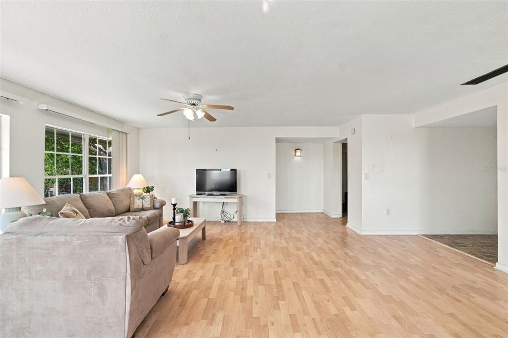 En Venta: $149,000 (2 camas, 2 baños, 1140 Pies cuadrados)