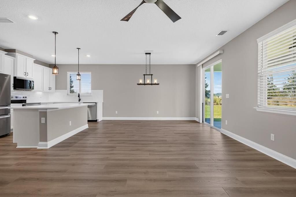 For Rent: $2,400 (3 beds, 2 baths, 1707 Square Feet)