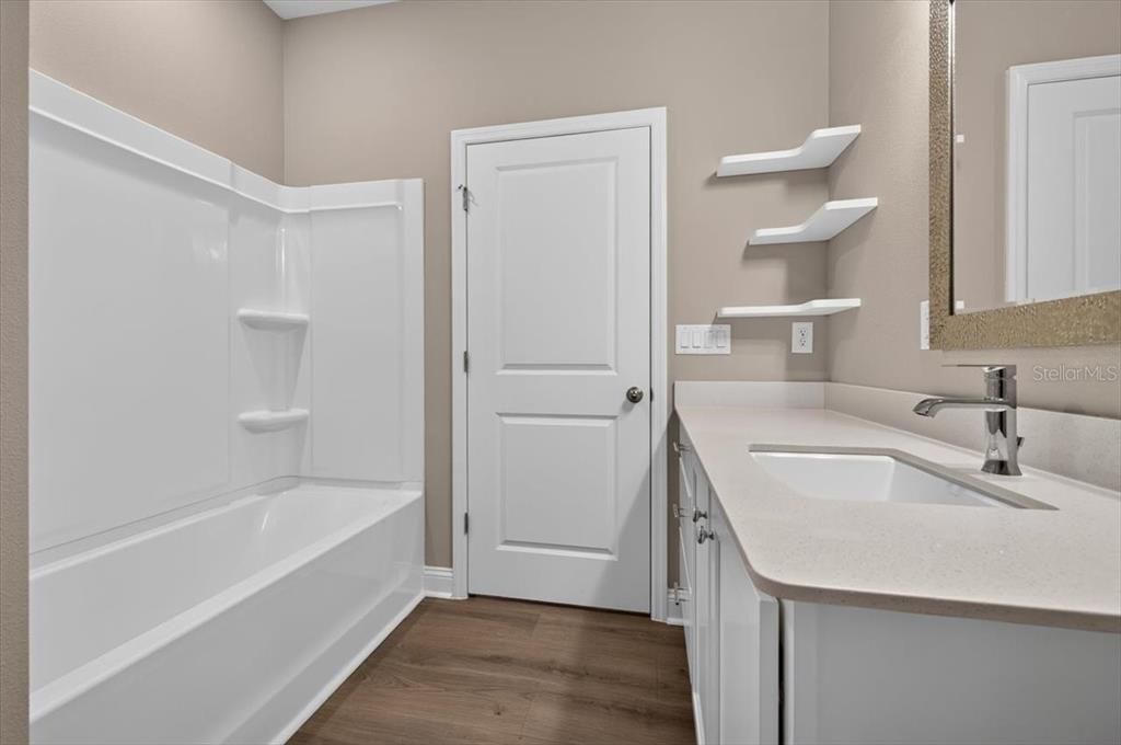 For Rent: $2,400 (3 beds, 2 baths, 1707 Square Feet)