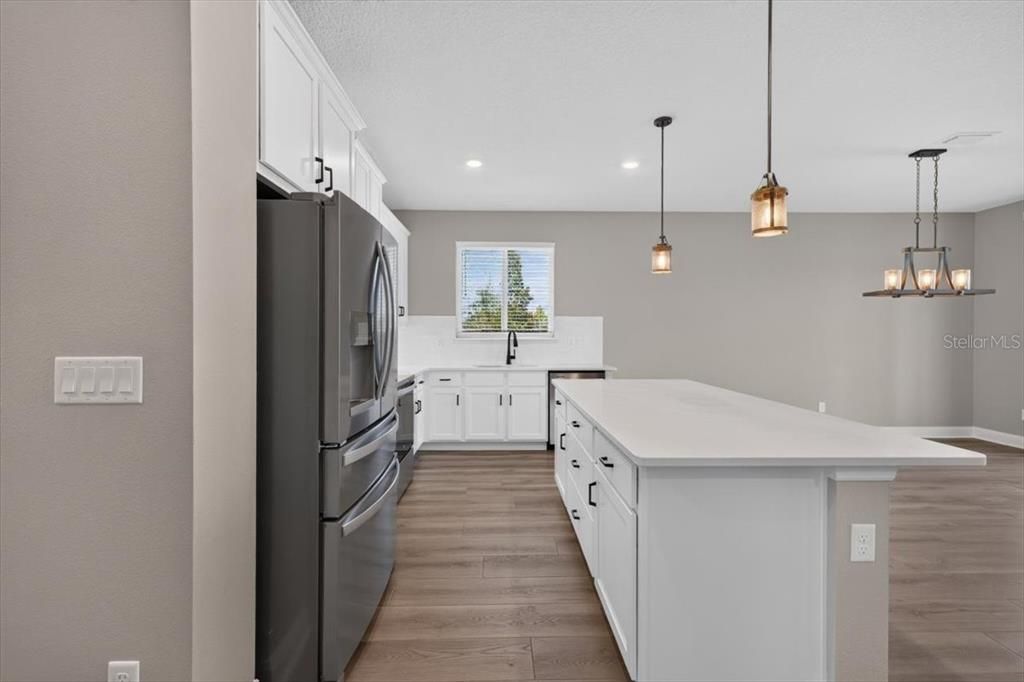 For Rent: $2,400 (3 beds, 2 baths, 1707 Square Feet)