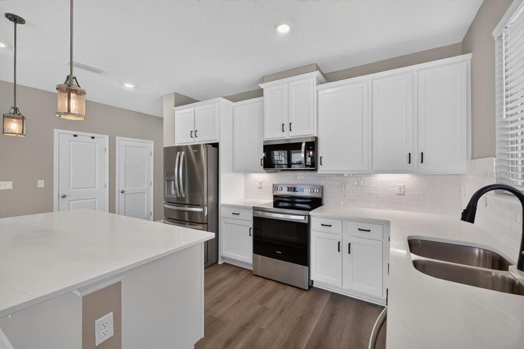 For Rent: $2,400 (3 beds, 2 baths, 1707 Square Feet)