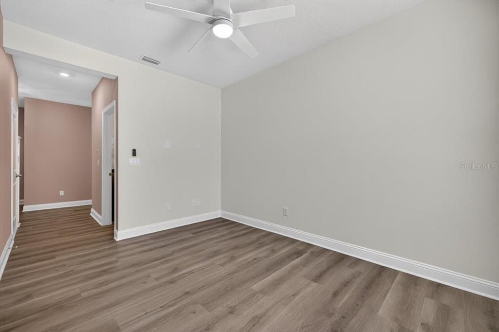 For Rent: $2,400 (3 beds, 2 baths, 1707 Square Feet)