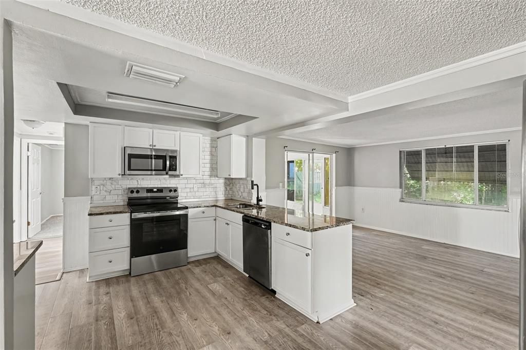 На продажу: $259,900 (3 спален, 2 ванн, 1358 Квадратных фут)