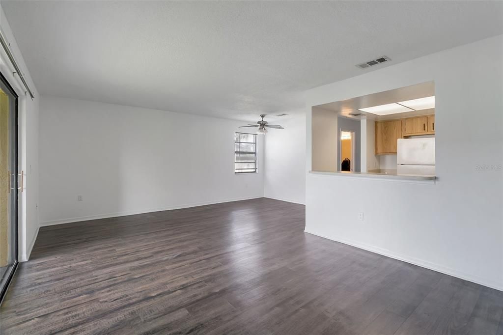 For Sale: $101,000 (1 beds, 1 baths, 733 Square Feet)
