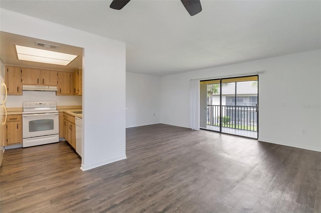 For Sale: $101,000 (1 beds, 1 baths, 733 Square Feet)
