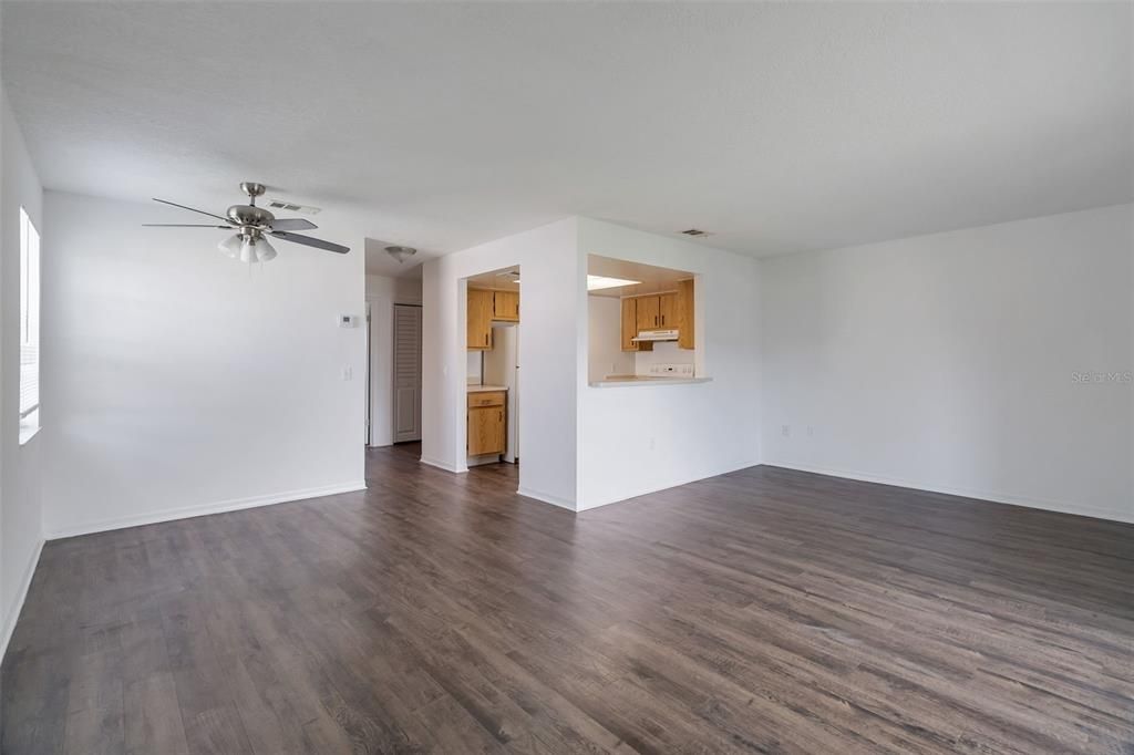 For Sale: $101,000 (1 beds, 1 baths, 733 Square Feet)