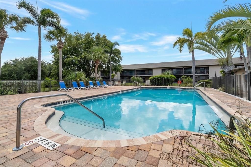 For Sale: $101,000 (1 beds, 1 baths, 733 Square Feet)