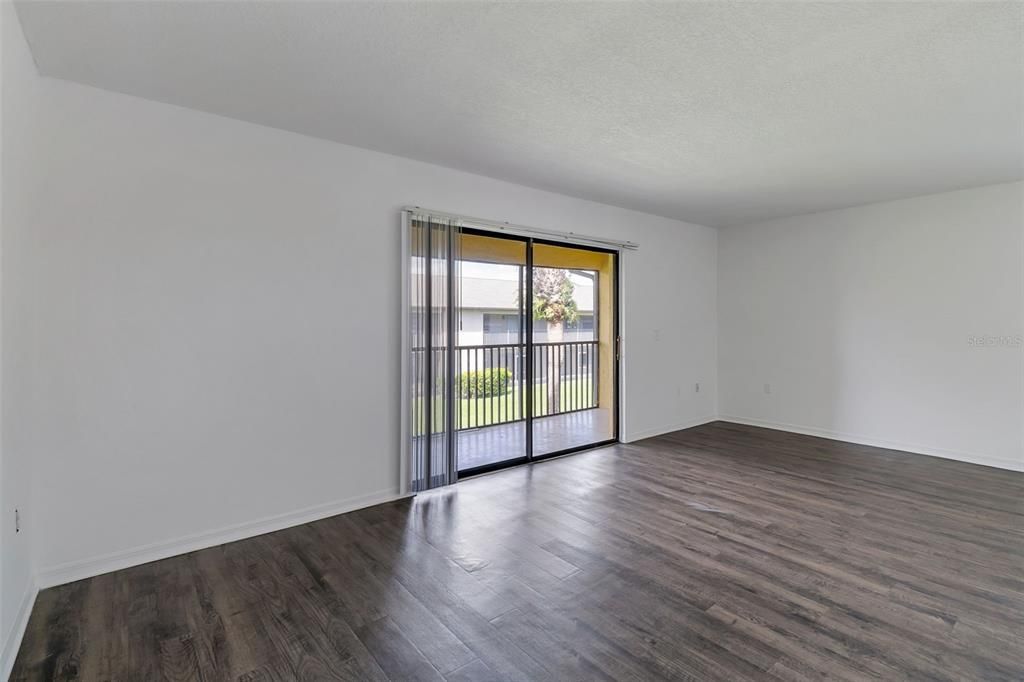 For Sale: $101,000 (1 beds, 1 baths, 733 Square Feet)