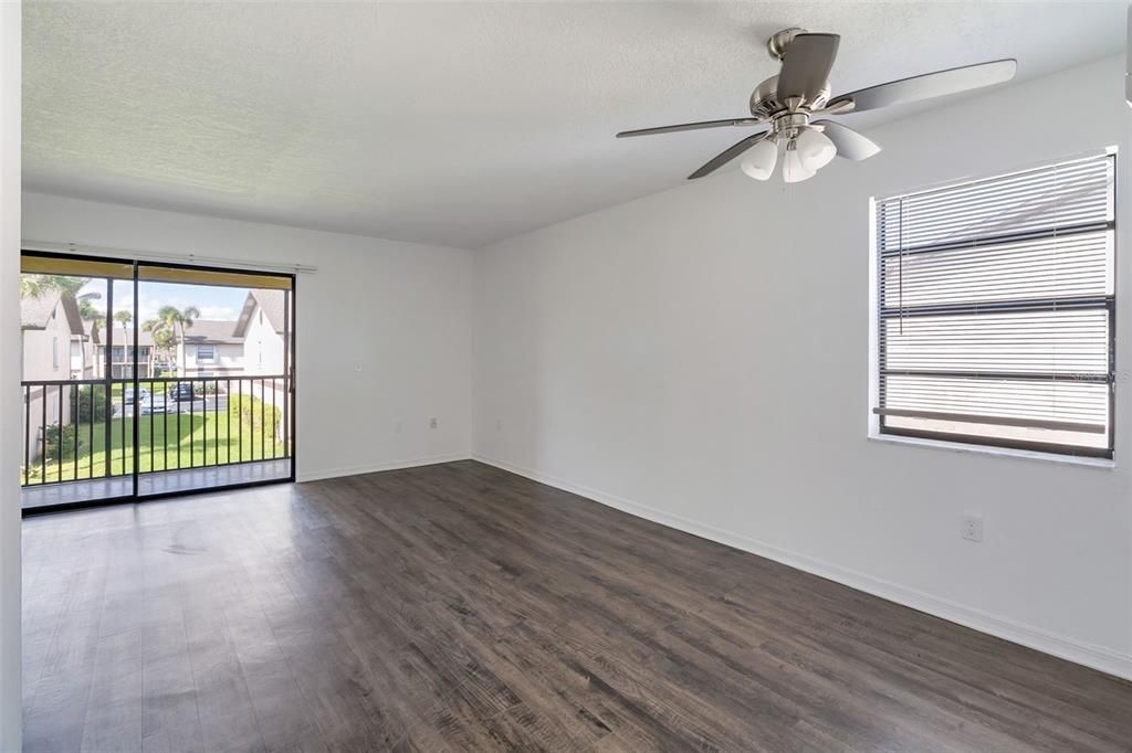 For Sale: $101,000 (1 beds, 1 baths, 733 Square Feet)