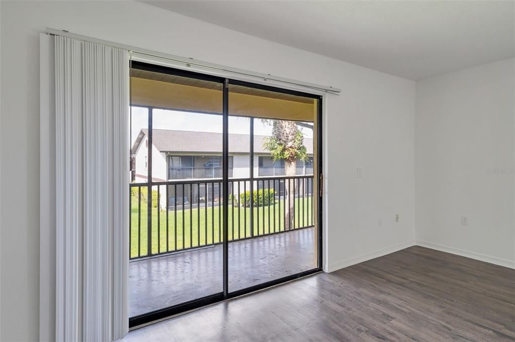 For Sale: $101,000 (1 beds, 1 baths, 733 Square Feet)