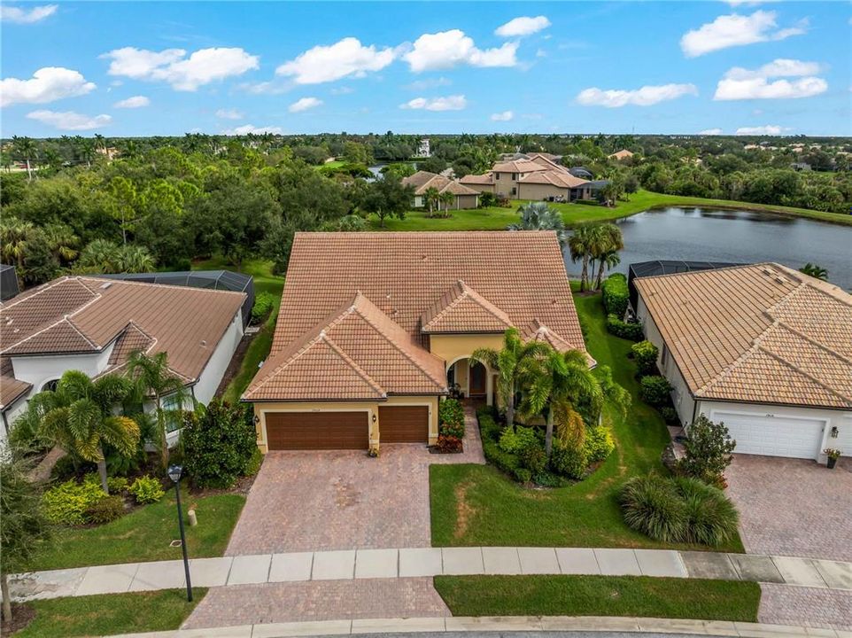 En Venta: $999,000 (4 camas, 4 baños, 3704 Pies cuadrados)