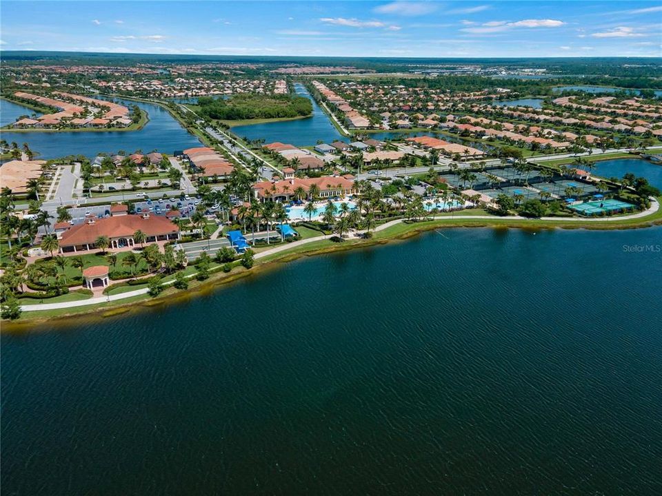 En Venta: $999,000 (4 camas, 4 baños, 3704 Pies cuadrados)