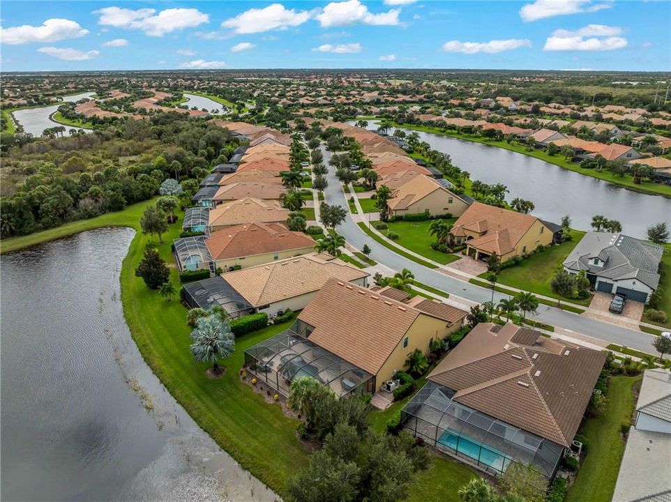 En Venta: $999,000 (4 camas, 4 baños, 3704 Pies cuadrados)