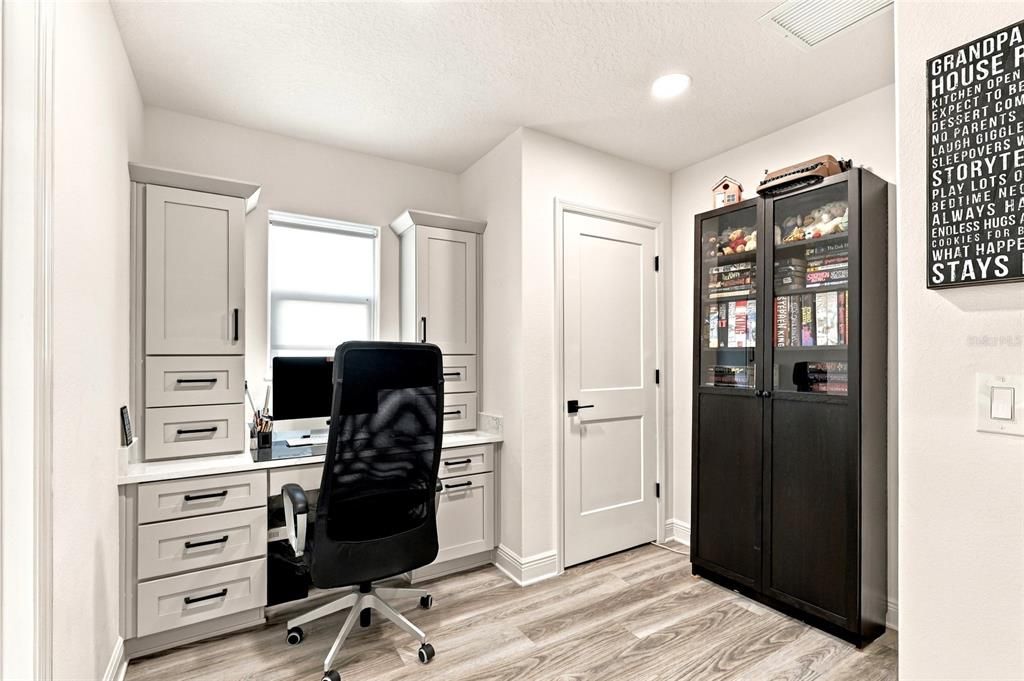 For Sale: $730,000 (3 beds, 3 baths, 2281 Square Feet)