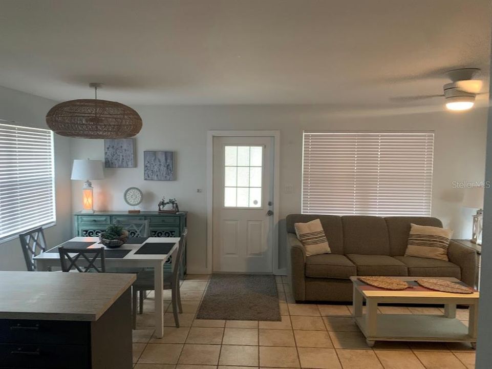 For Sale: $178,500 (2 beds, 1 baths, 672 Square Feet)