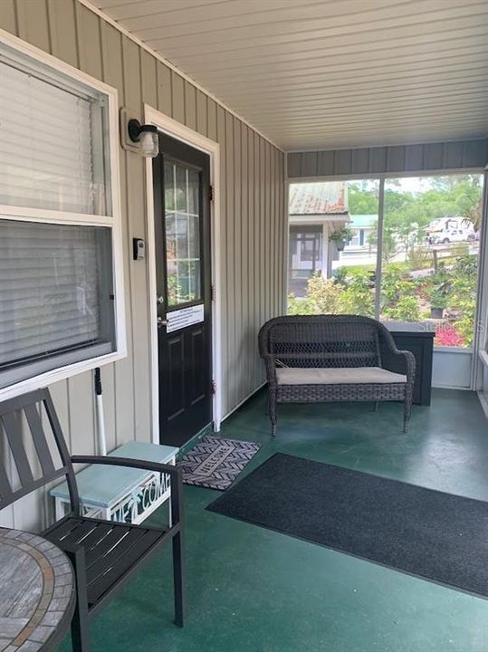 For Sale: $178,500 (2 beds, 1 baths, 672 Square Feet)