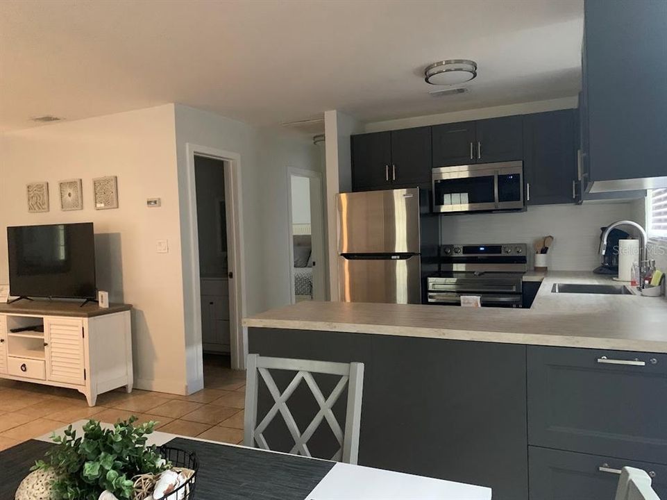 For Sale: $178,500 (2 beds, 1 baths, 672 Square Feet)