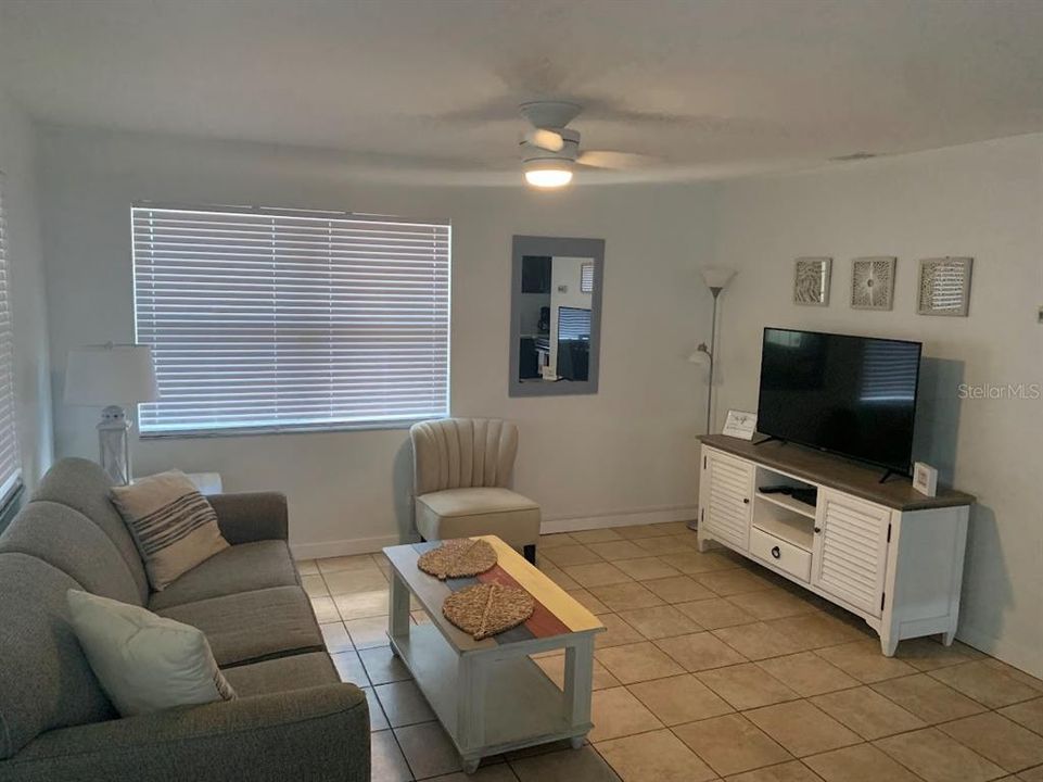 For Sale: $178,500 (2 beds, 1 baths, 672 Square Feet)