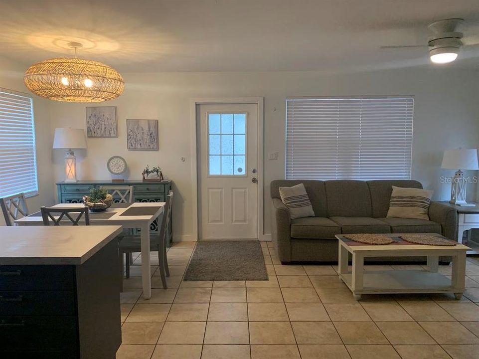 For Sale: $178,500 (2 beds, 1 baths, 672 Square Feet)