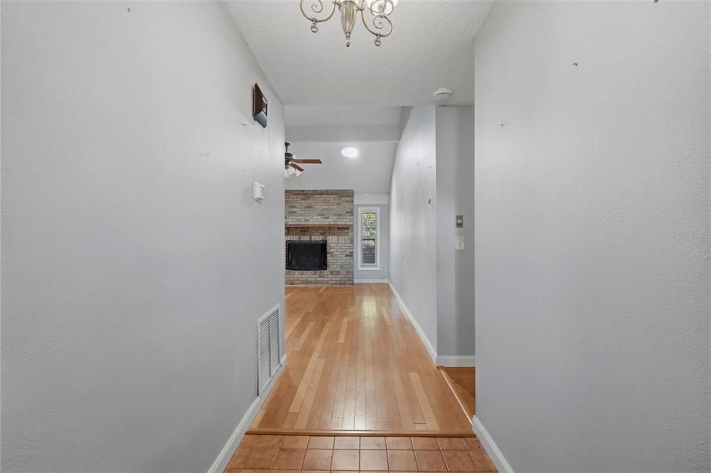 En Venta: $335,000 (4 camas, 2 baños, 1400 Pies cuadrados)