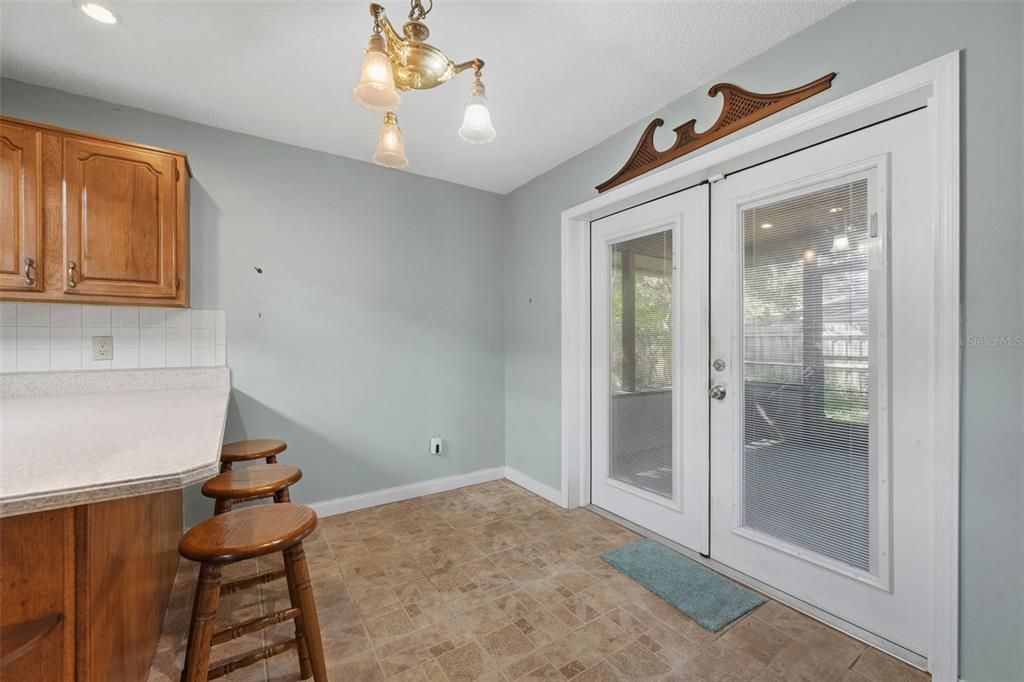 En Venta: $335,000 (4 camas, 2 baños, 1400 Pies cuadrados)