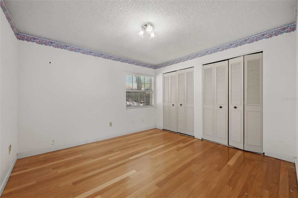 En Venta: $335,000 (4 camas, 2 baños, 1400 Pies cuadrados)