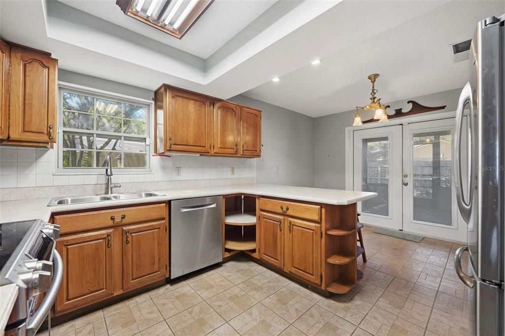 En Venta: $335,000 (4 camas, 2 baños, 1400 Pies cuadrados)