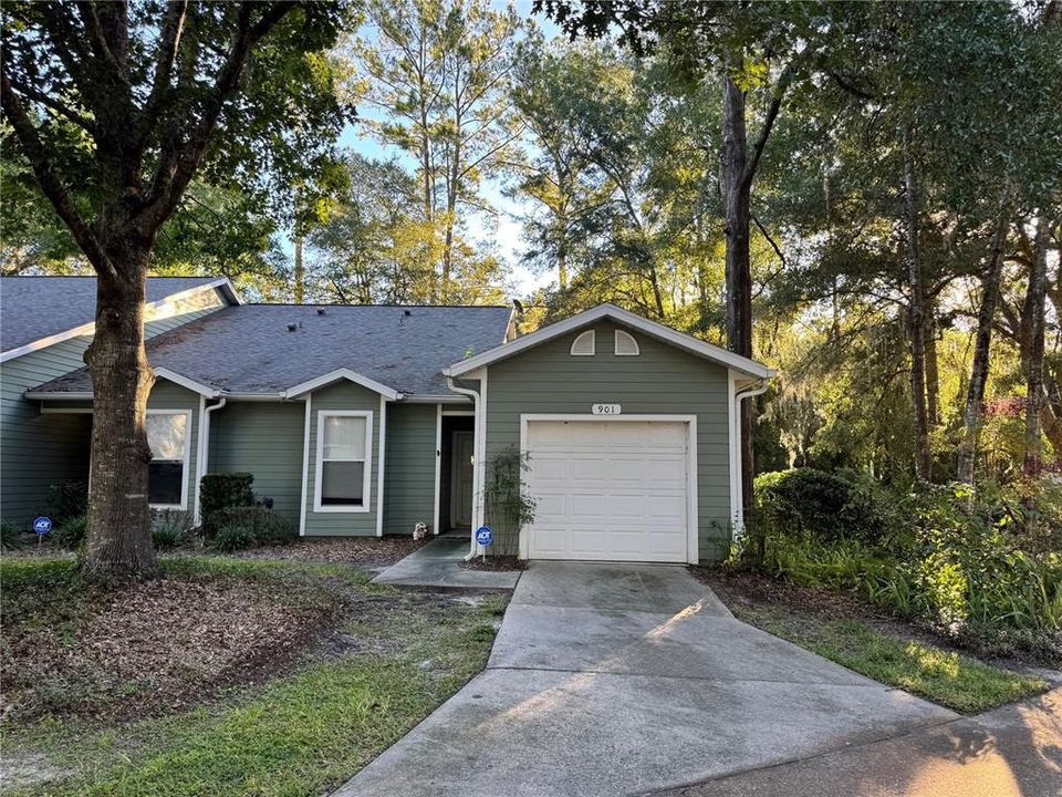 For Sale: $230,000 (2 beds, 2 baths, 1444 Square Feet)