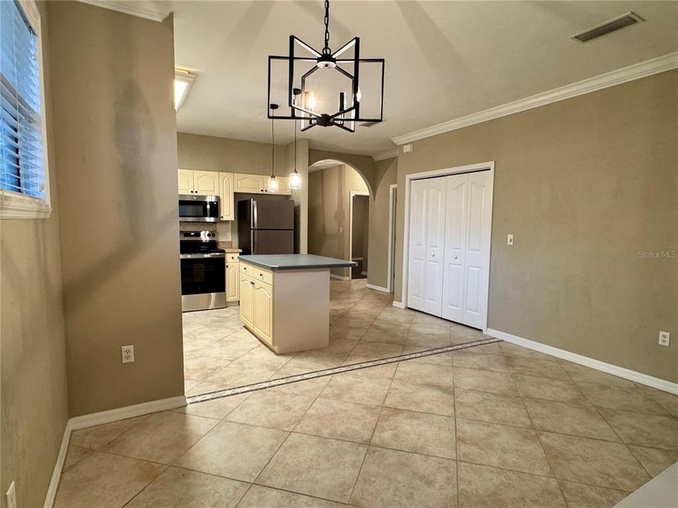 For Sale: $230,000 (2 beds, 2 baths, 1444 Square Feet)