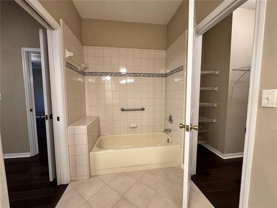 For Sale: $230,000 (2 beds, 2 baths, 1444 Square Feet)