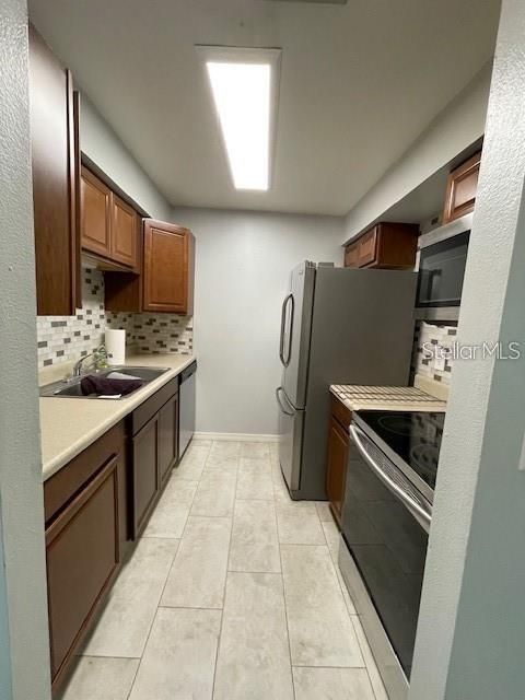 В аренду: $1,700 (2 спален, 2 ванн, 865 Квадратных фут)