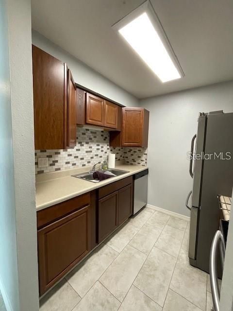 В аренду: $1,700 (2 спален, 2 ванн, 865 Квадратных фут)
