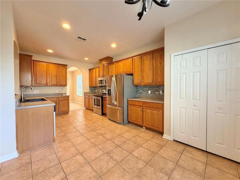 For Sale: $535,000 (5 beds, 4 baths, 3532 Square Feet)