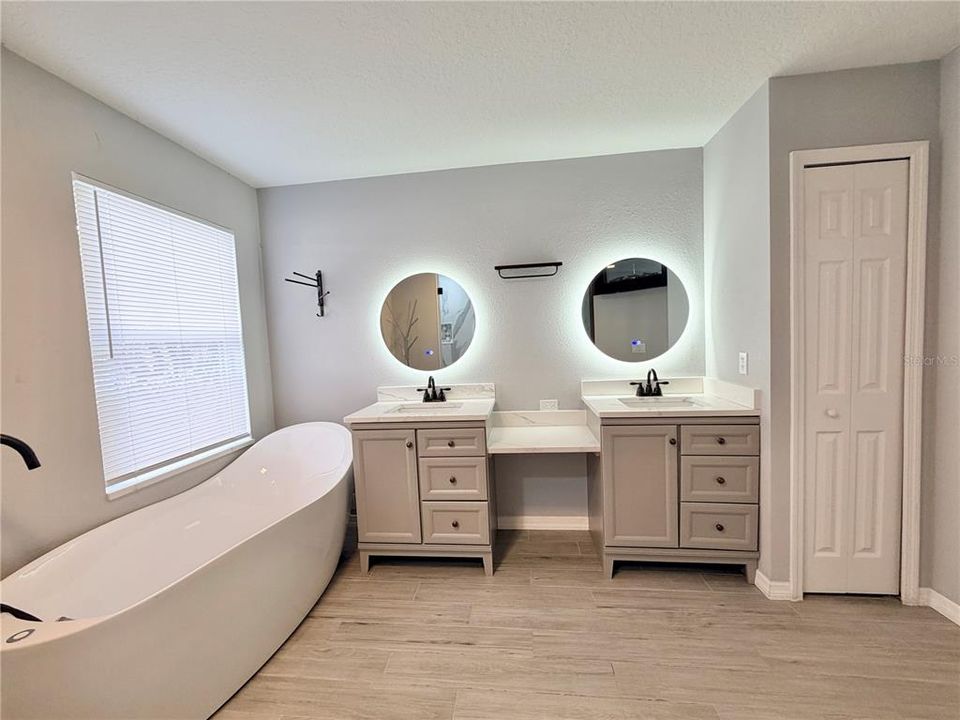 For Sale: $535,000 (5 beds, 4 baths, 3532 Square Feet)