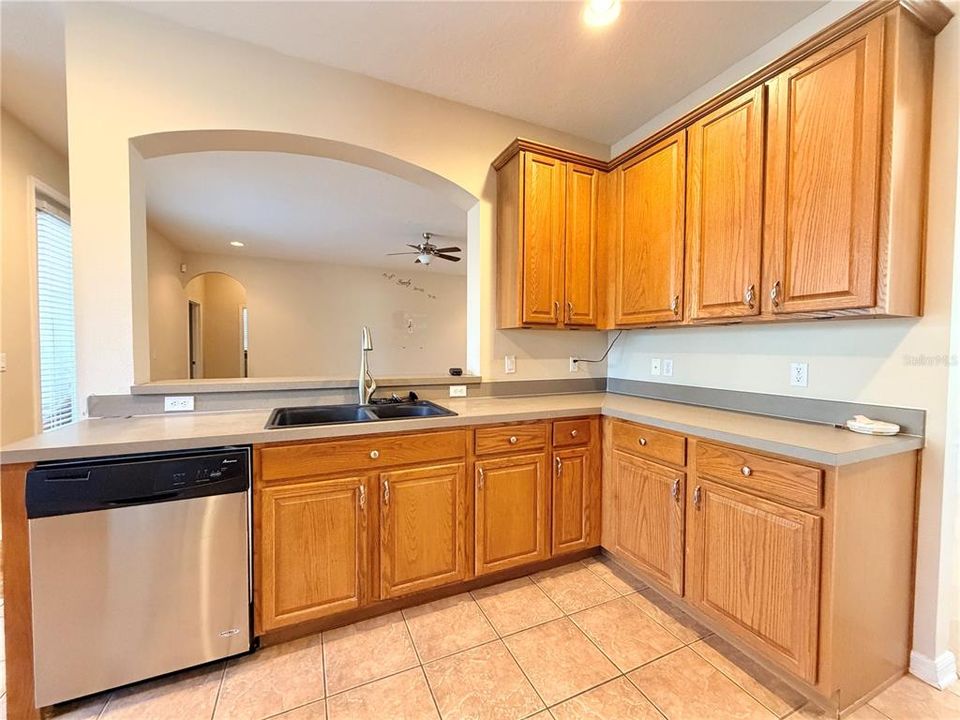 For Sale: $535,000 (5 beds, 4 baths, 3532 Square Feet)