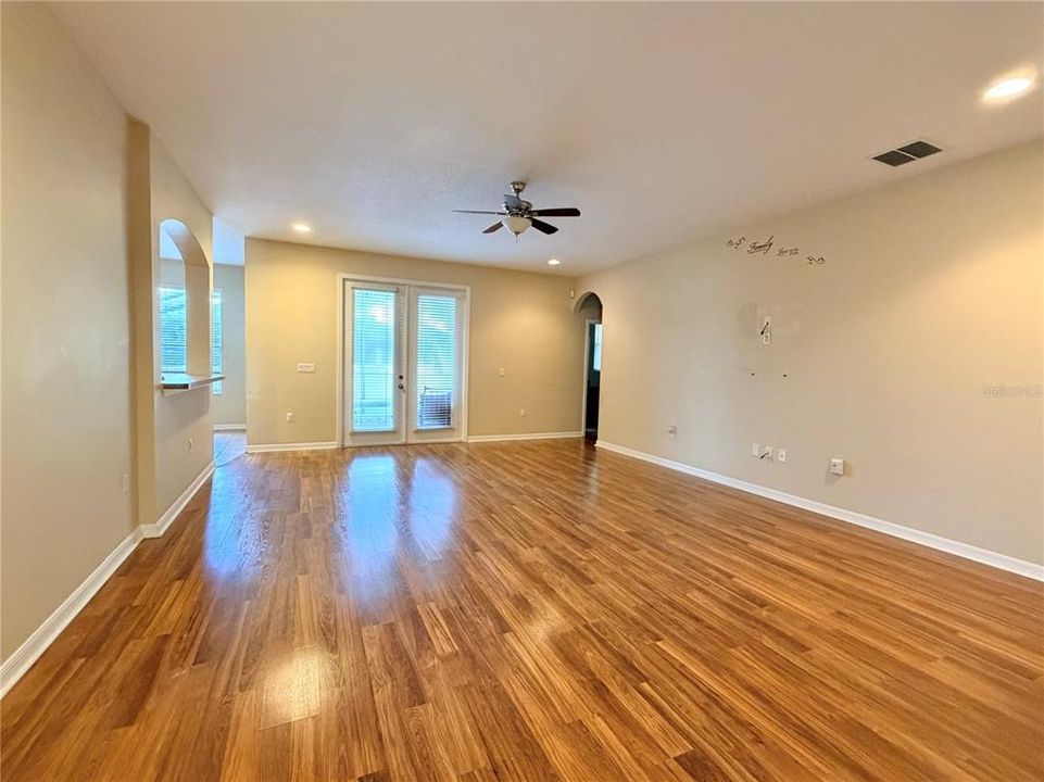 For Sale: $535,000 (5 beds, 4 baths, 3532 Square Feet)