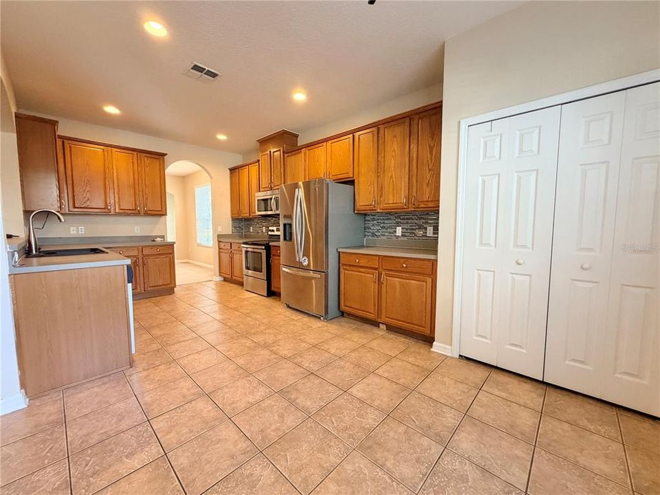 For Sale: $535,000 (5 beds, 4 baths, 3532 Square Feet)