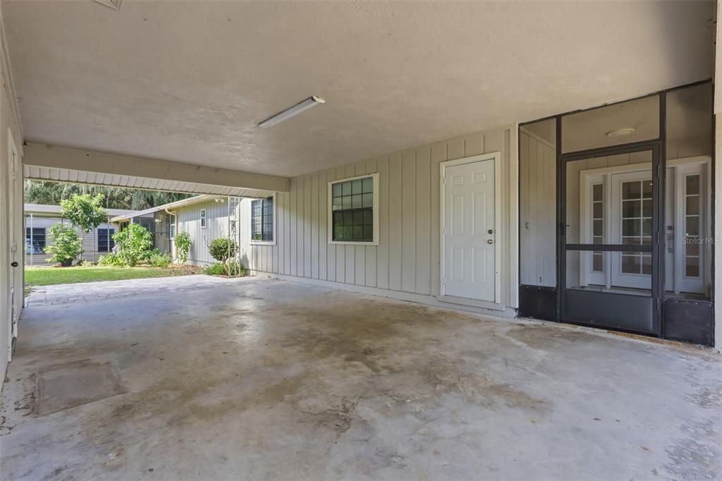 For Sale: $950,000 (5 beds, 4 baths, 4936 Square Feet)