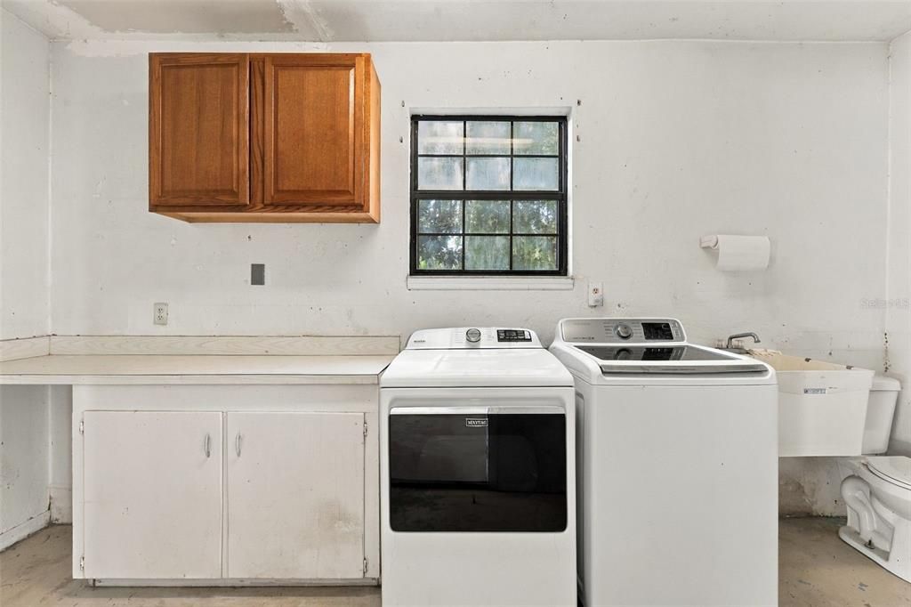 For Sale: $950,000 (5 beds, 4 baths, 4936 Square Feet)