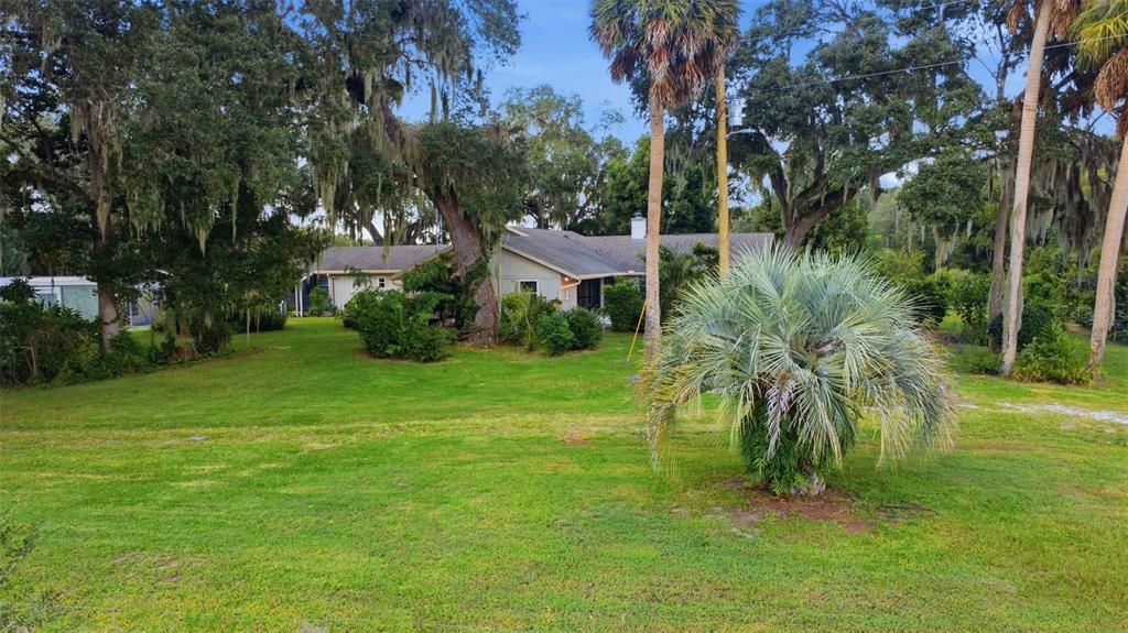 For Sale: $950,000 (5 beds, 4 baths, 4936 Square Feet)
