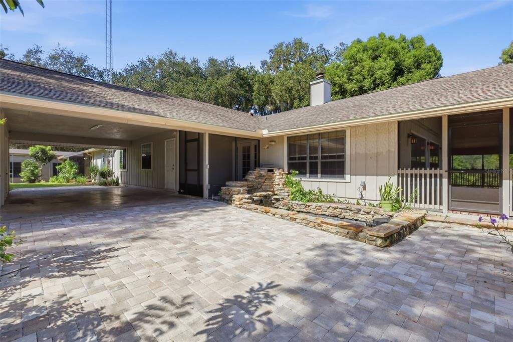 For Sale: $950,000 (5 beds, 4 baths, 4936 Square Feet)